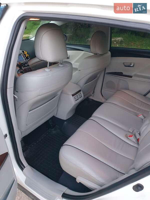 Позашляховик / Кросовер Toyota Venza 2010 в Львові