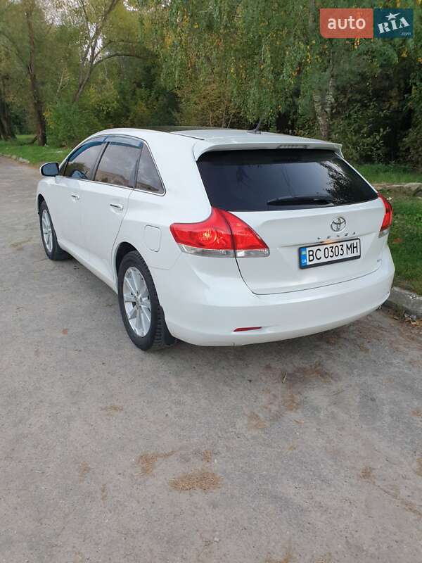 Позашляховик / Кросовер Toyota Venza 2010 в Львові