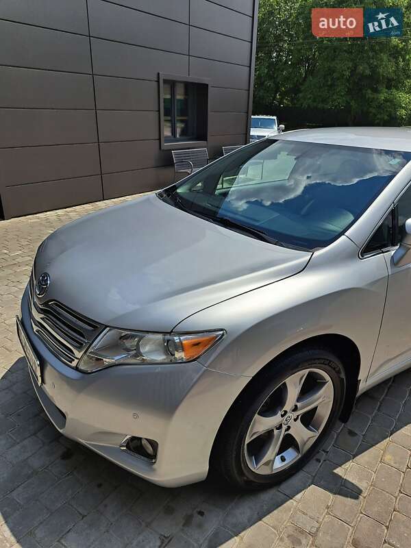 Позашляховик / Кросовер Toyota Venza 2013 в 
