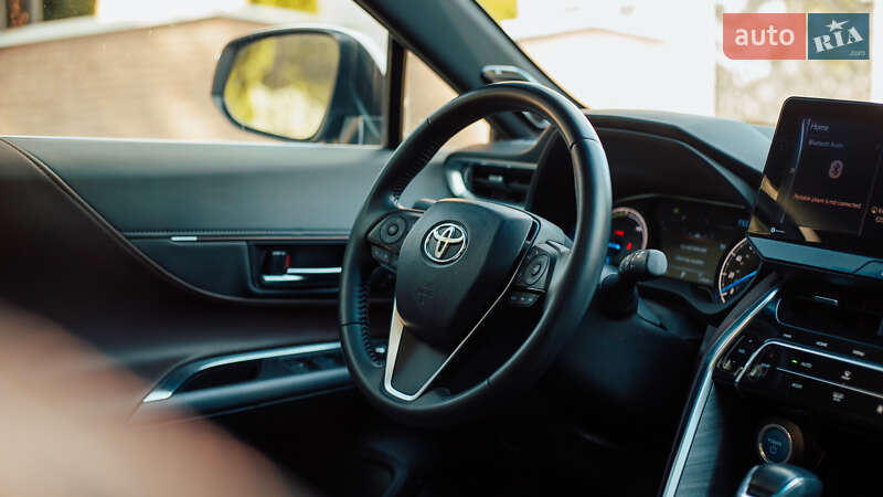 Позашляховик / Кросовер Toyota Venza 2021 в Чернівцях