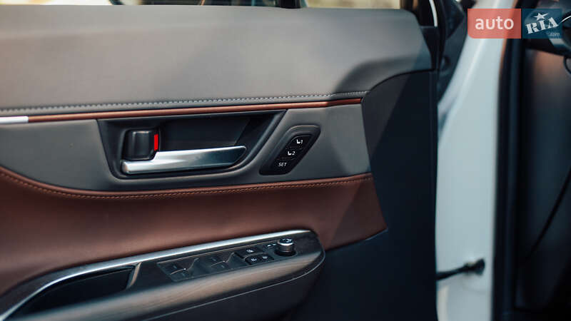 Позашляховик / Кросовер Toyota Venza 2021 в Чернівцях