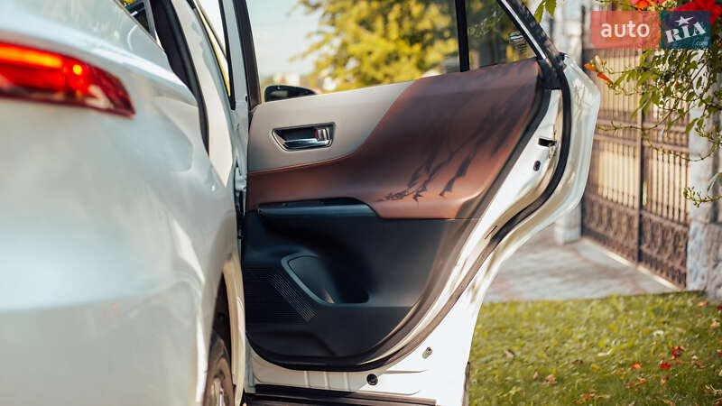 Позашляховик / Кросовер Toyota Venza 2021 в Чернівцях