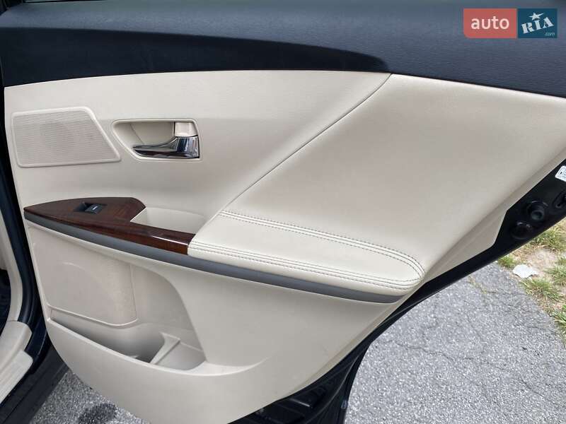 Позашляховик / Кросовер Toyota Venza 2011 в Києві