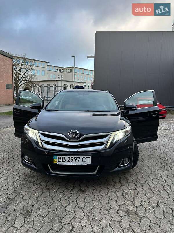 Позашляховик / Кросовер Toyota Venza 2013 в Києві