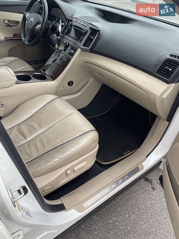 Внедорожник / Кроссовер Toyota Venza 2010 в Киеве