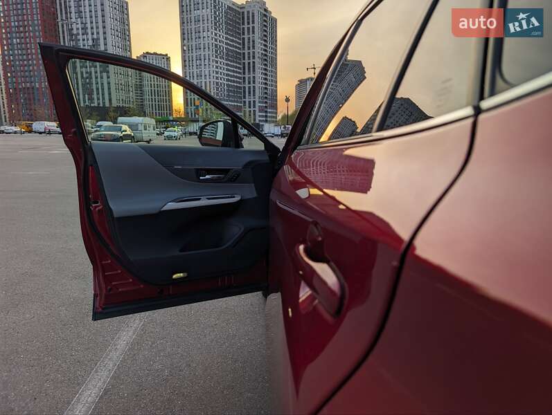 Внедорожник / Кроссовер Toyota Venza 2021 в Киеве