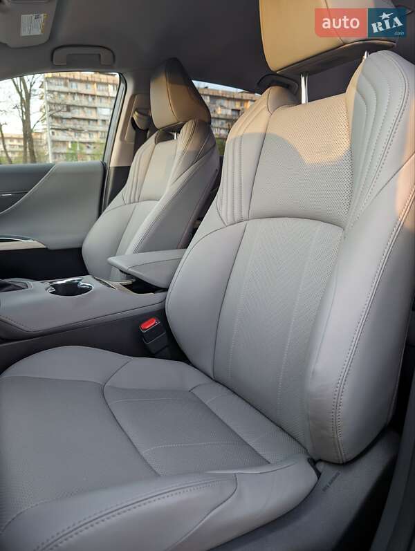 Внедорожник / Кроссовер Toyota Venza 2021 в Киеве