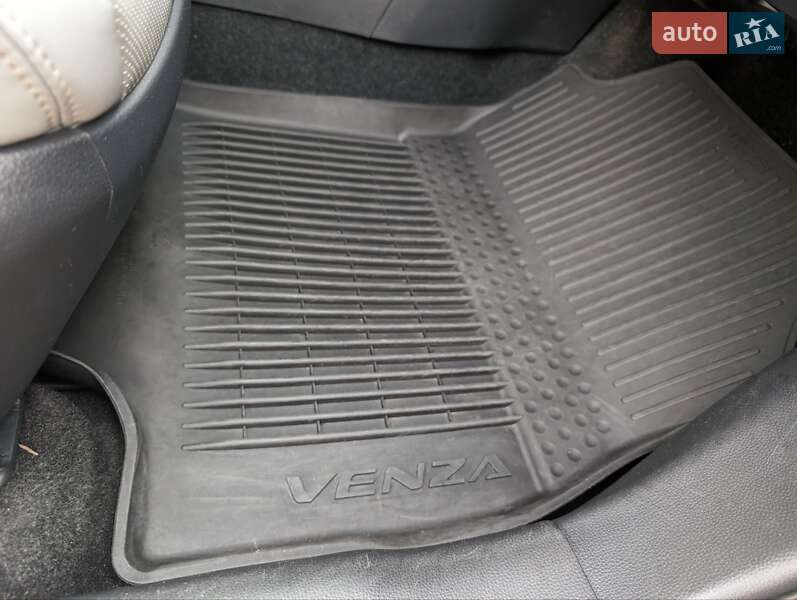 Внедорожник / Кроссовер Toyota Venza 2021 в Киеве