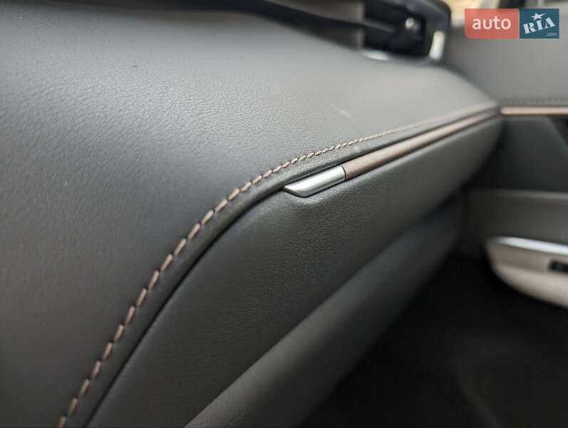 Внедорожник / Кроссовер Toyota Venza 2021 в Киеве