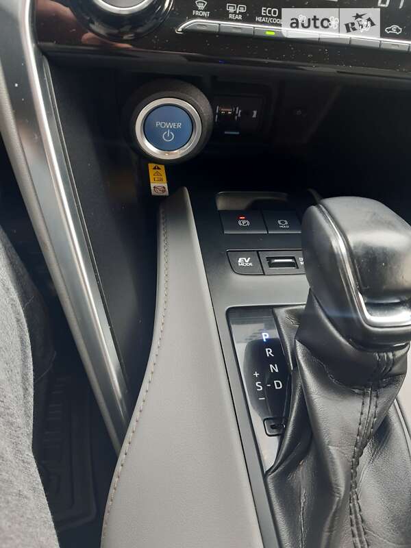 Позашляховик / Кросовер Toyota Venza 2021 в Вижниці