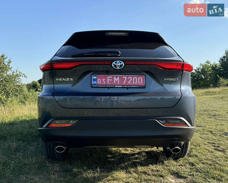 Позашляховик / Кросовер Toyota Venza 2022 в Луцьку