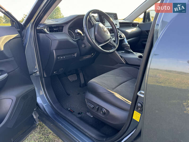 Позашляховик / Кросовер Toyota Venza 2022 в Луцьку