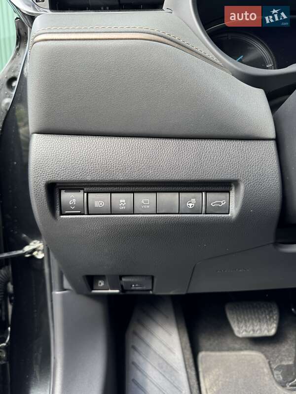 Позашляховик / Кросовер Toyota Venza 2021 в Чернівцях