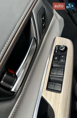 Внедорожник / Кроссовер Toyota Venza 2021 в 