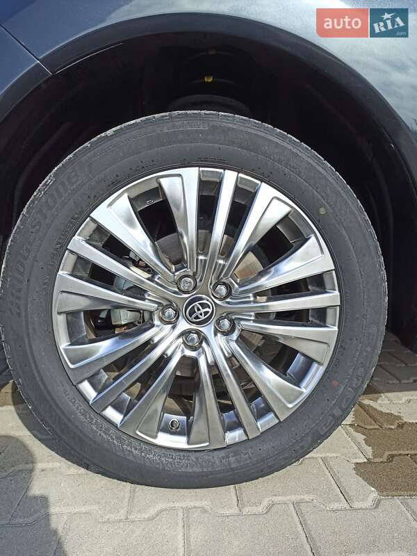 Позашляховик / Кросовер Toyota Venza 2021 в Києві