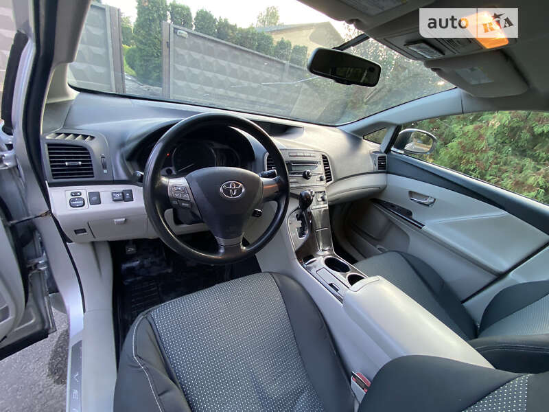 Внедорожник / Кроссовер Toyota Venza 2010 в Конотопе