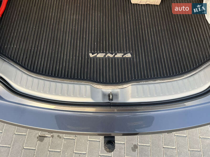 Позашляховик / Кросовер Toyota Venza 2011 в Бершаді