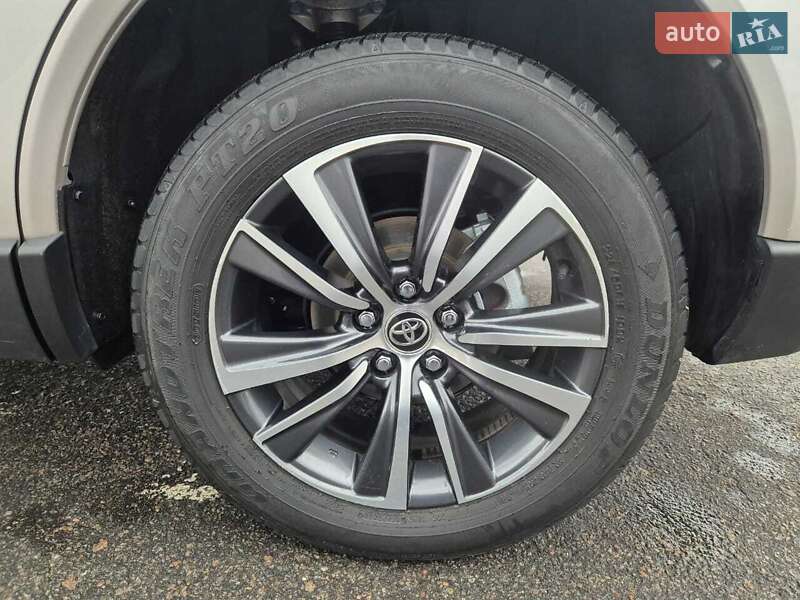 Позашляховик / Кросовер Toyota Venza 2020 в Харкові