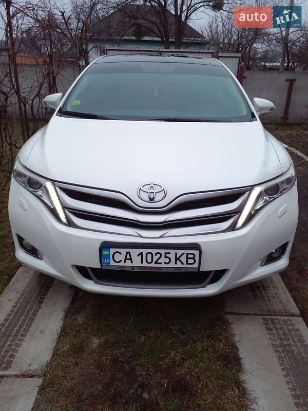 Позашляховик / Кросовер Toyota Venza 2014 в Черкасах