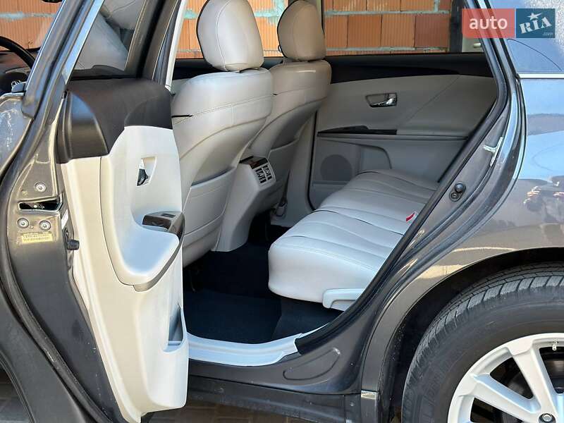 Позашляховик / Кросовер Toyota Venza 2011 в Самборі