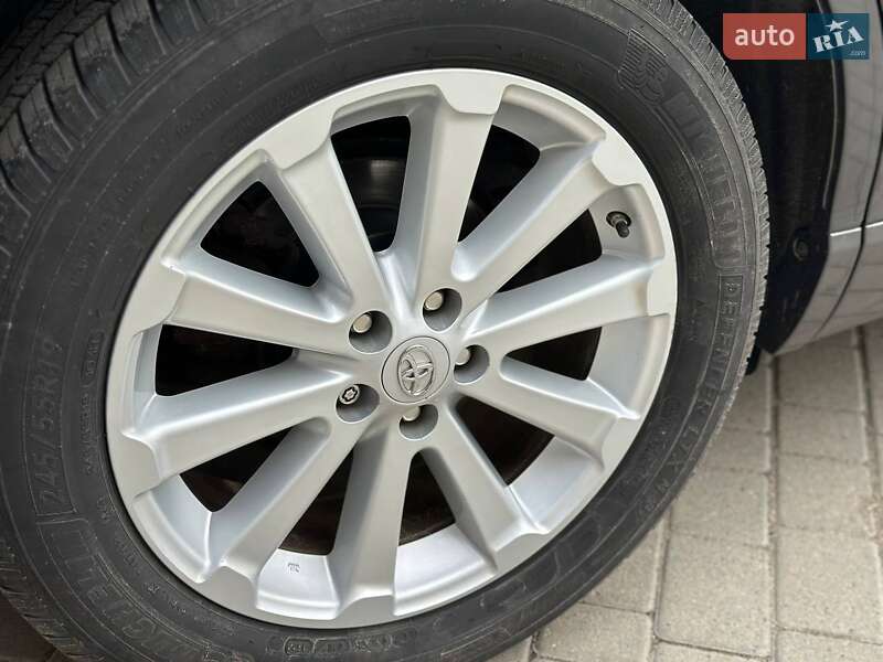 Позашляховик / Кросовер Toyota Venza 2011 в Самборі