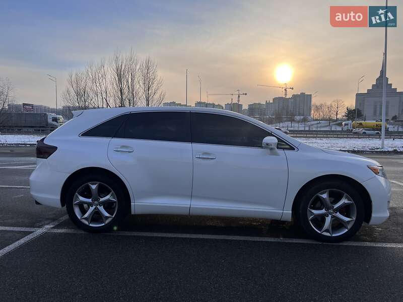 Позашляховик / Кросовер Toyota Venza 2013 в Києві