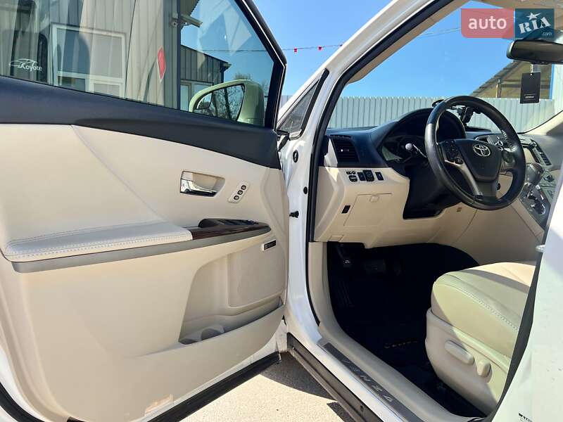 Позашляховик / Кросовер Toyota Venza 2013 в Києві