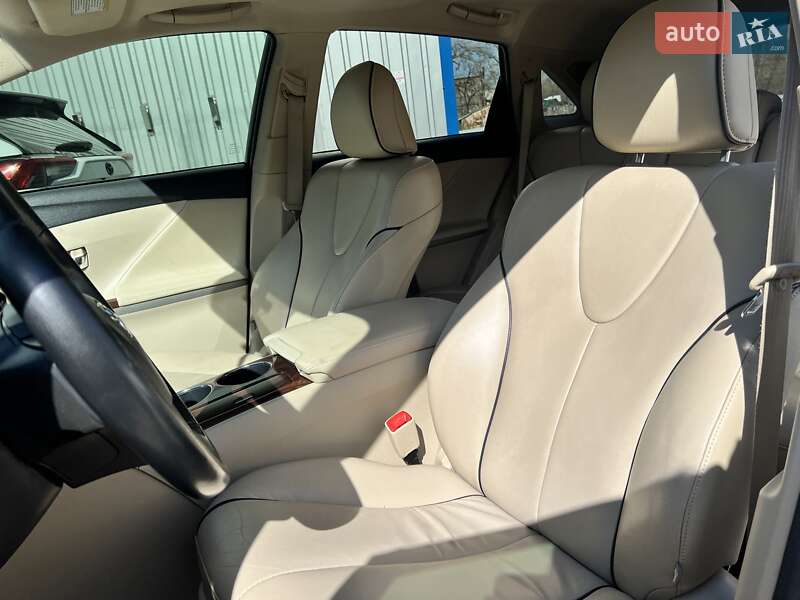 Позашляховик / Кросовер Toyota Venza 2013 в Києві
