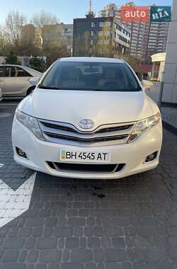 Позашляховик / Кросовер Toyota Venza 2013 в 