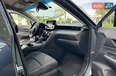Позашляховик / Кросовер Toyota Venza 2021 в 