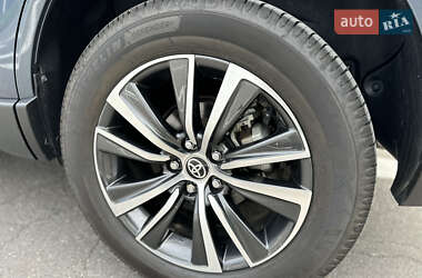 Позашляховик / Кросовер Toyota Venza 2021 в 