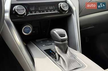 Позашляховик / Кросовер Toyota Venza 2021 в 