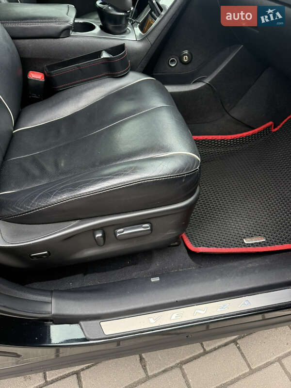 Позашляховик / Кросовер Toyota Venza 2014 в Рівному