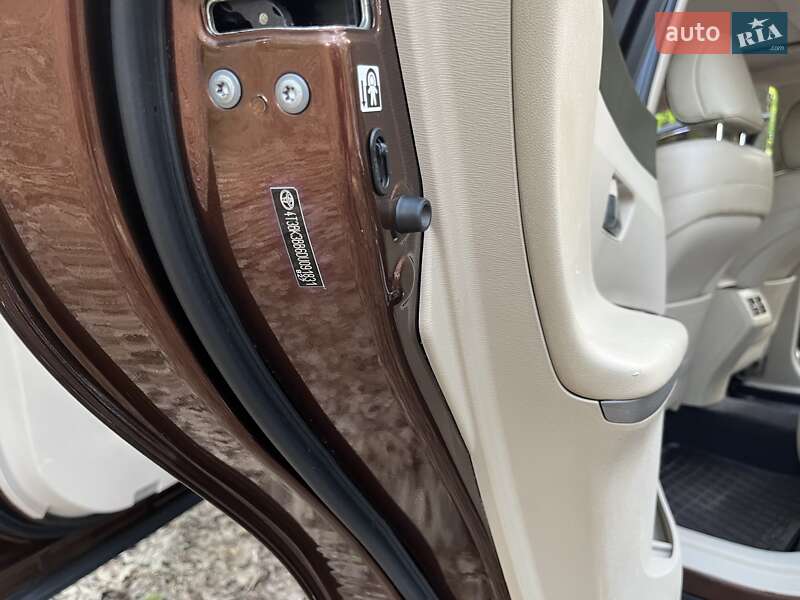 Позашляховик / Кросовер Toyota Venza 2013 в Кривому Розі