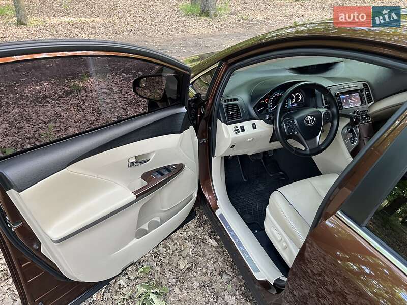 Позашляховик / Кросовер Toyota Venza 2013 в Кривому Розі