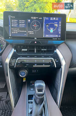 Позашляховик / Кросовер Toyota Venza 2021 в 