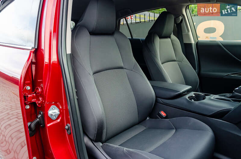 Позашляховик / Кросовер Toyota Venza 2021 в Києві