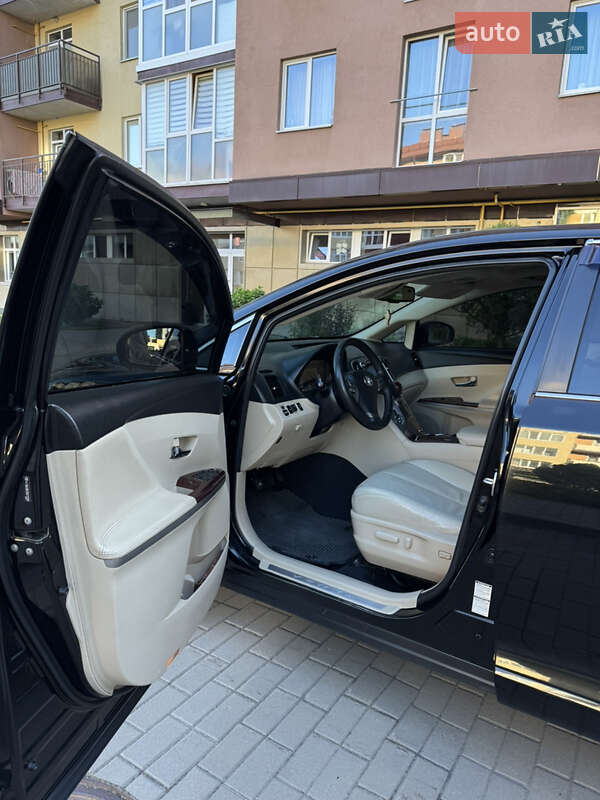 Внедорожник / Кроссовер Toyota Venza 2010 в Житомире