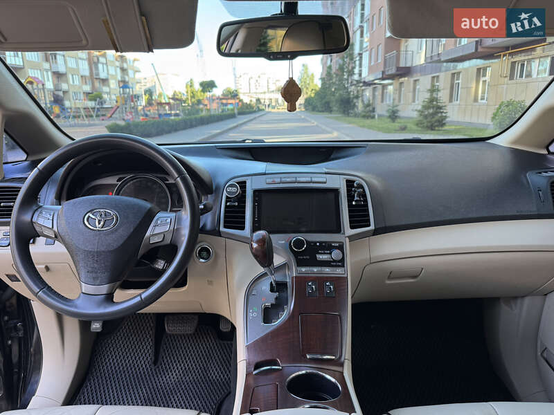 Внедорожник / Кроссовер Toyota Venza 2010 в Житомире