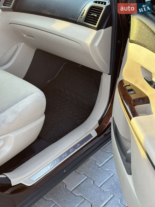 Внедорожник / Кроссовер Toyota Venza 2012 в Виннице