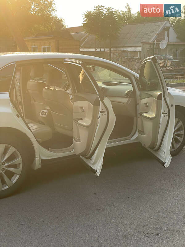 Позашляховик / Кросовер Toyota Venza 2013 в Запоріжжі