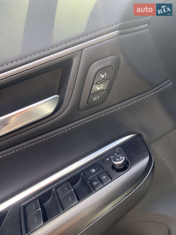 Позашляховик / Кросовер Toyota Venza 2021 в Дніпрі