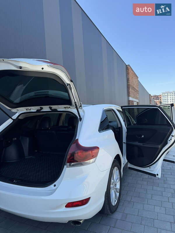 Позашляховик / Кросовер Toyota Venza 2014 в Хмельницькому