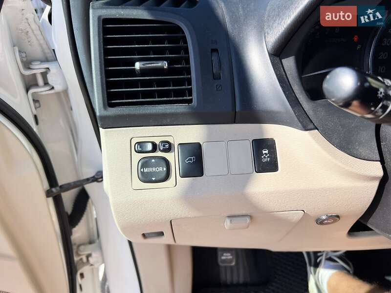 Внедорожник / Кроссовер Toyota Venza 2015 в Нововолынске