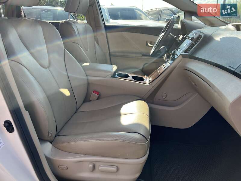 Внедорожник / Кроссовер Toyota Venza 2015 в Нововолынске