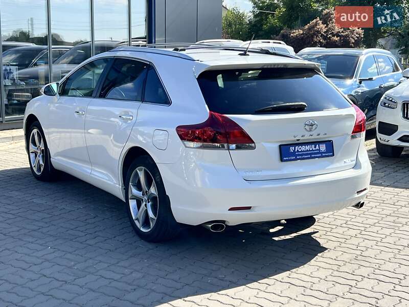 Внедорожник / Кроссовер Toyota Venza 2015 в Нововолынске
