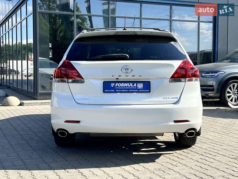 Внедорожник / Кроссовер Toyota Venza 2015 в Нововолынске