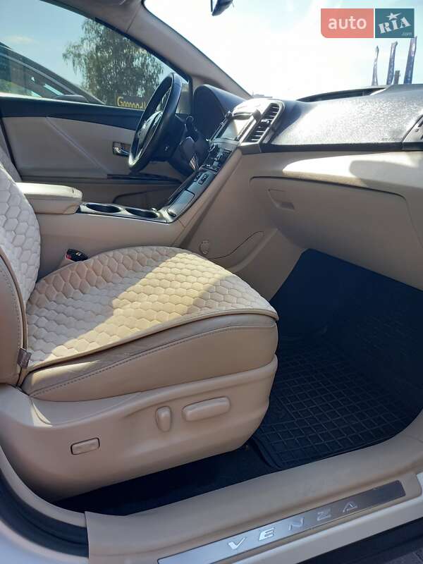 Позашляховик / Кросовер Toyota Venza 2013 в Полтаві