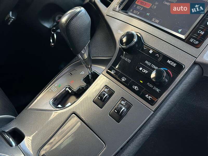 Позашляховик / Кросовер Toyota Venza 2014 в Одесі