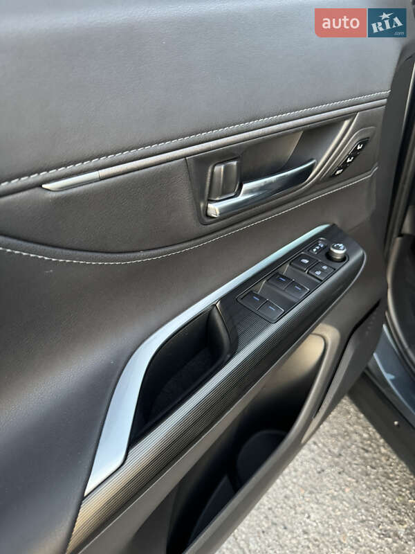 Внедорожник / Кроссовер Toyota Venza 2022 в Харькове